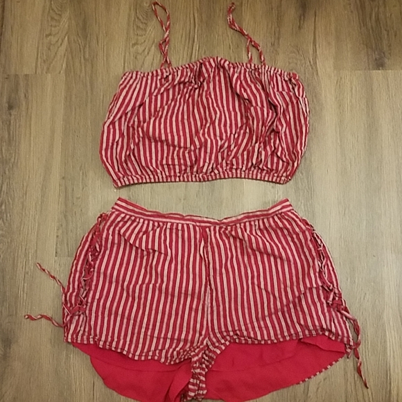 American Eagle Outfitters Pants - American Eagle crop top and shorts